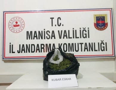 Manisa'da Durdurulan Otomobilden Esrar Çikti