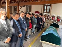 Sehit Ögretmenin Annesi Topraga Verildi