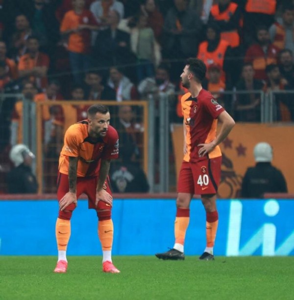 Okan Buruk: Hakemleri de yeneceğiz