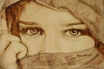 Erzurum'un Tek Ahsap Yakma Ve Naht Sanati Ustasi Birbirinden Güzel Eserler Ortaya Çikartiyor