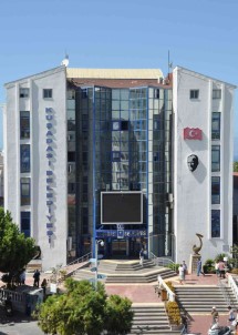 Kusadasi Belediyesi, Kültür Müdürü Tuncer Hakkinda Suç Duyurusunda Bulundugunu Açikladi