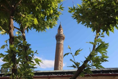 Sivas'in Pisa Kulesi, Egimi Korunarak Restore Edilecek