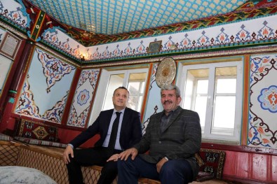 Vali Tasbilek Usta Ile Çiraginin 150 Yil Önce Yaptigi Köy Odalarini Ziyaret Etti