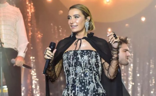 Dizideki aşkıyla sevgilisini izledi