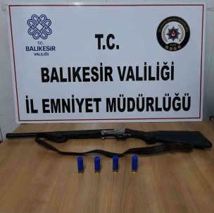 Balikesir'de Polis 49 Aranan Sahsi Gözaltina Aldi