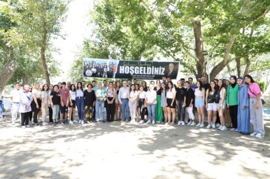 Burhaniye'de Belediye Üniversitelilere Burs Ödemesi Yapti