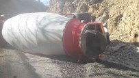 Tunceli'de Beton Mikseri Devrildi