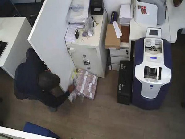 Şişli'deki bankadan hırsızlık kamerada