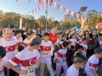 Gaziosmanpasa'da Cumhuriyet Kosusu Coskusu