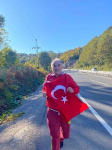 Tek Basina Cumhuriyet Maratonu Yapti