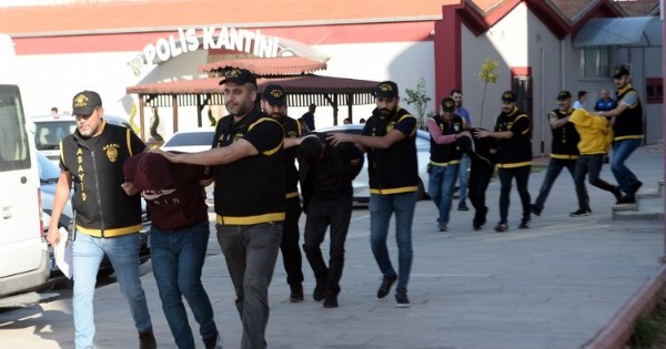 Adana’da jiletli işkence! Dövdüler, soydular, en sonunda da yüzünü jiletle kestiler!.