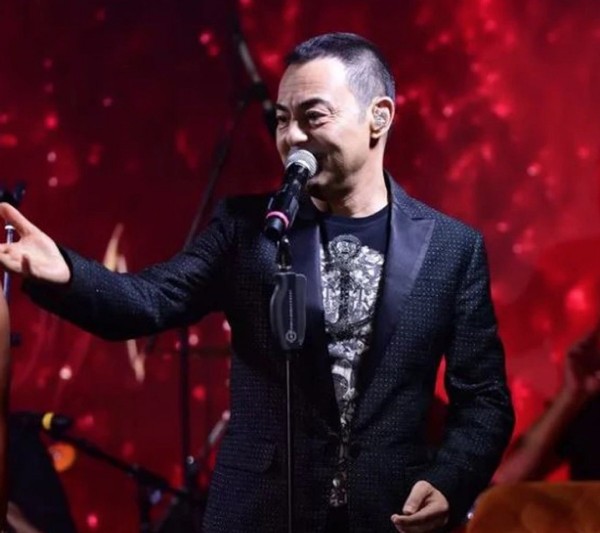 Serdar Ortaç'tan hayranlarına sitem