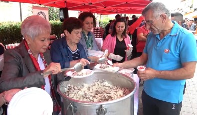 Hazret-I Mevlana'nin Dogumunun 815. Yil Dönümü Sebebiyle Halka Pilav Ve Ayran Ikrami