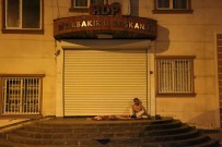 HDP Binasinin Önüne Yatak Serip Evladi Için Gece Nöbet Tutan Baba Ogluna Çagrida Bulundu