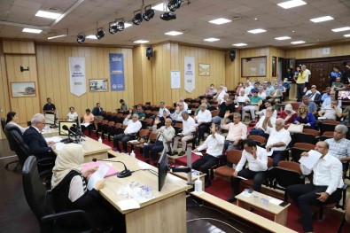 Muhtarlara Ve Üniversiteyi Kazanan Ögrencilere Destek