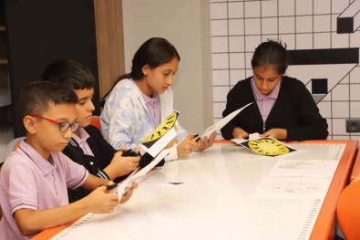 Ögrenciler, Bilimsel Etkinliklere Yogun Ilgi Gösteriyorlar