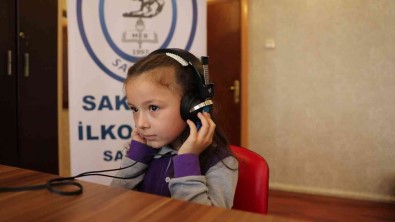 Okullarda Isitme Taramasi Basladi Açiklamasi '3 Ögrenciye Erken Tani Koyularak Isitme Cihazi Takildi'