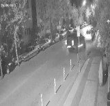 Park Halindeki Araçlara Çarpip Kaçti