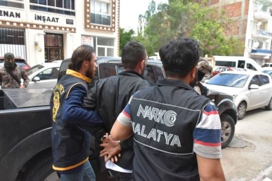 Polis Bir Ayda 233 Süpheliyi Yakaladi