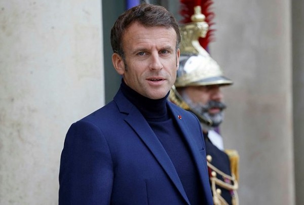 Kalın giyinme trendine katılan Macron alay konusu oldu