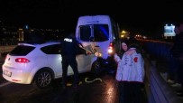 Dügün Dönüsü Yol Ayrimini Kaçirip Geri Gelen Minibüse Otomobil Çarpti Açiklamasi 2'Si Çocuk 6 Yarali