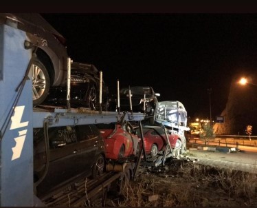 Freni Patlayan Araç Yüklü Tir, 3 Araca Çarparak Durabildi