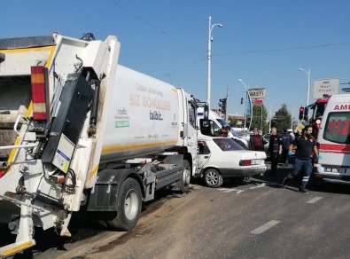 Üç Aracin Karistigi Kazada 2 Kisi Yaralandi