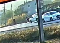 10 Yasindaki Enes'e Kamyonetin Çarpma Ani Güvenlik Kamerasina Yansidi