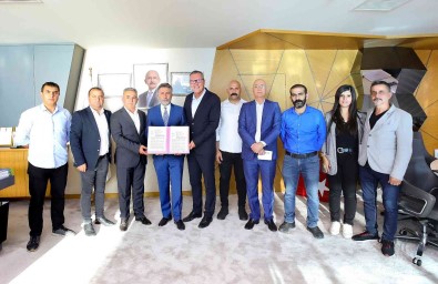 Bayrakli'da Yüzleri Güldüren Toplu Sözlesme