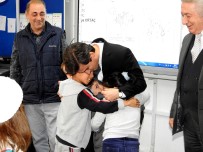 Çesme'de, Depremde Hayatini Kaybeden 21 Çocuk Anisina 21 Çiçek Dikildi