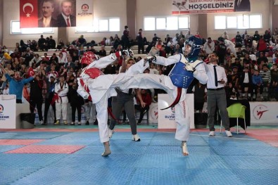 Denizli'ye 15 Ilden Gelen 400 Sporcu Turnuvada Mücadele Etti