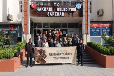 Hakkari'de 30 Genç Istanbul'a Ugurlandi