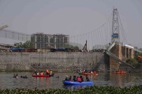 Hindistan'daki Köprü Faciasinda 9 Kisi Tutuklandi