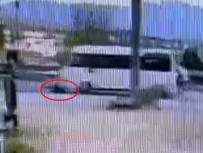 Minibüsün Altinda Metrelerce Sürüklenen Isçinin Ölümü Kamerada