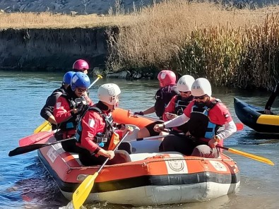 Tomarza Zamanti Irmagi'nda Foto Bot Safari Yapildi