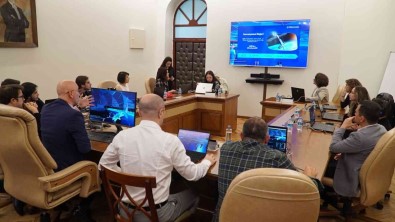 Türkiye'de Ilk Kez Metaverse Ortaminda Ders Verildi