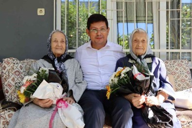 Baskan Özcan 96 Yasindaki Ikiz Kardeslerle 85 Yil Öncesini Yeniden Yasayacak