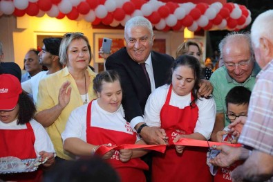 Efeler'de Down Kafe Açildi