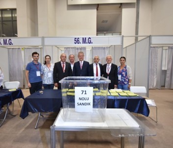IZTO'da 10 Bin 978 Üye Sandik Basina Gitti