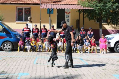 Jandarmadan Hayvanlari Koruna Günü Etkinligi