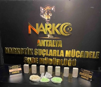 Polisin Es Zamanli Operasyonunda 3,5 Kilo Eroin Ile 2 Bin 200 Ecstasy Hap Ele Geçirildi
