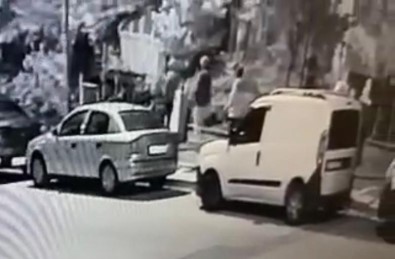 5 Süphelinin Motosikleti Çaldigi Anlar Kameraya Yansidi