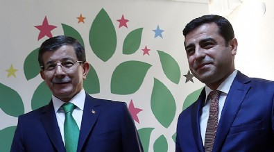 Ahmet Davutoğlu, Demirtaş hakkındaki şikayetinden vazgeçti