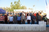 Çiftçilere Hasat Kasasi Dagitildi