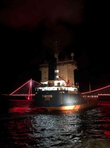 Istanbul Bogazi'nda Ariza Yapan Gemi Kurtarilarak Demirletildi