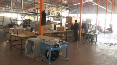 Kesimhaneyi Fabrikaya Çevirdiler, Ödünç Makinelerle Üretim Yapiyorlar