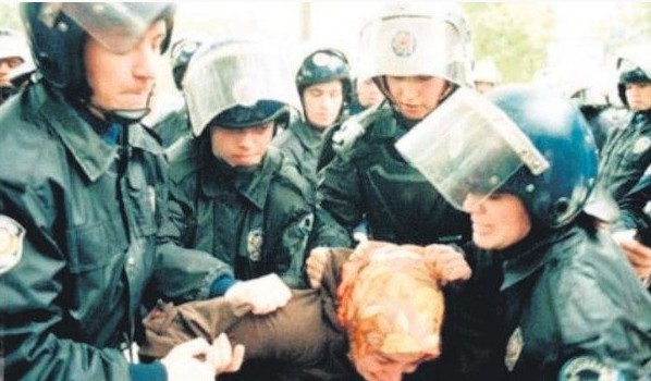 Geçmişte başörtüsü serbestisine karşı çıkıp AYM'ye başvuran Kılıçdaroğlu'nun, ikiyüzlü siyaseti! İşte 2008 yılı manşetleri