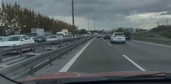 İETT'nin yolcu otobüsü yine yolda kaldı