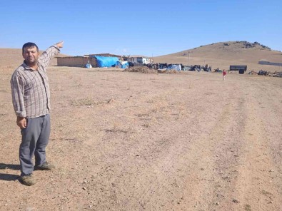 15 Haneli Mahalle Içme Suyu Ihtiyacini Eseklerle Su Tasiyarak Karsiliyor
