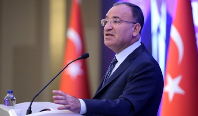 Adalet Bakanı Bekir Bozdağ: Başörtüsü için anayasa çalışması pazartesi günü Başkan Erdoğan'a sunulacak